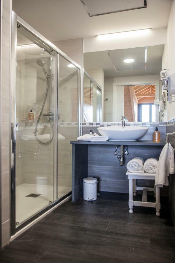 The Rock Suites & Spa Congosto 外观 照片